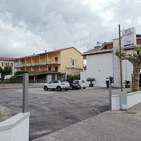 Bellerive Ristorante Albergo Manerba del Garda Exterior photo